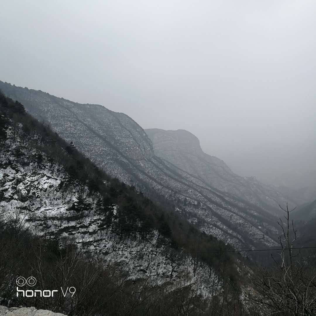 焦作市眾光耐酸瓷業(yè)有限公司開工前先去登登山，而且還是雪山